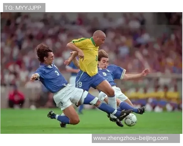 足球明星的魅力瞬间与精彩瞬间的完美结合图片展示 足球明星的魅力瞬间与精彩瞬间的完美结合图片展示